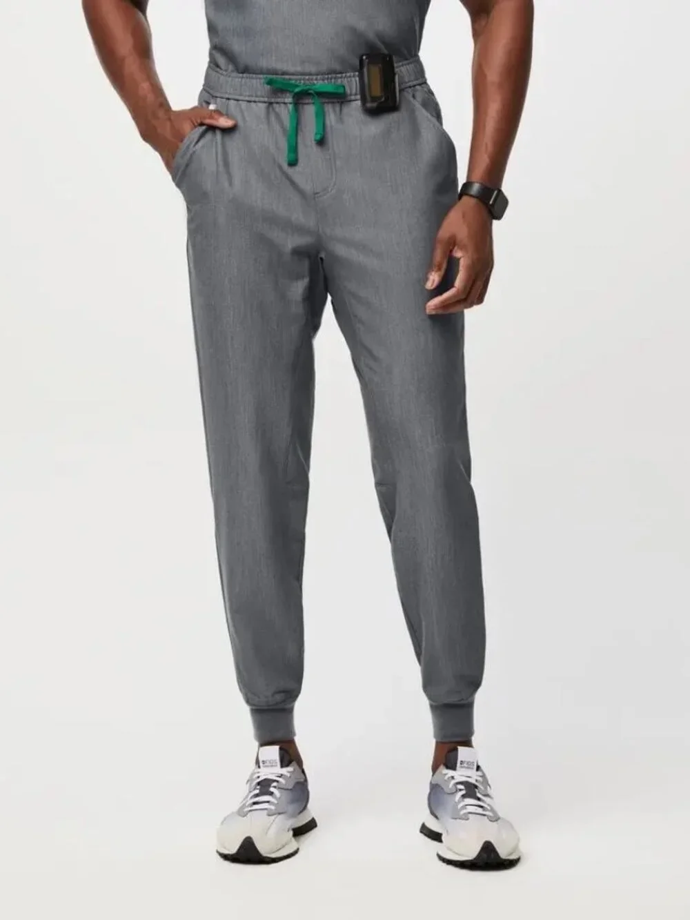 FIGS Men’s Graphite Gray Scrub Set